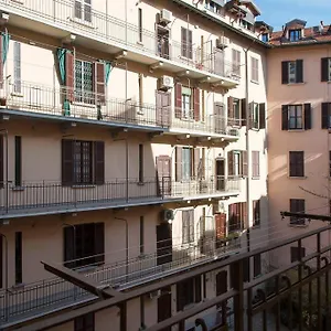 https://white-and-clean-apartment-near-metro-mm1.italymilanhotels.net